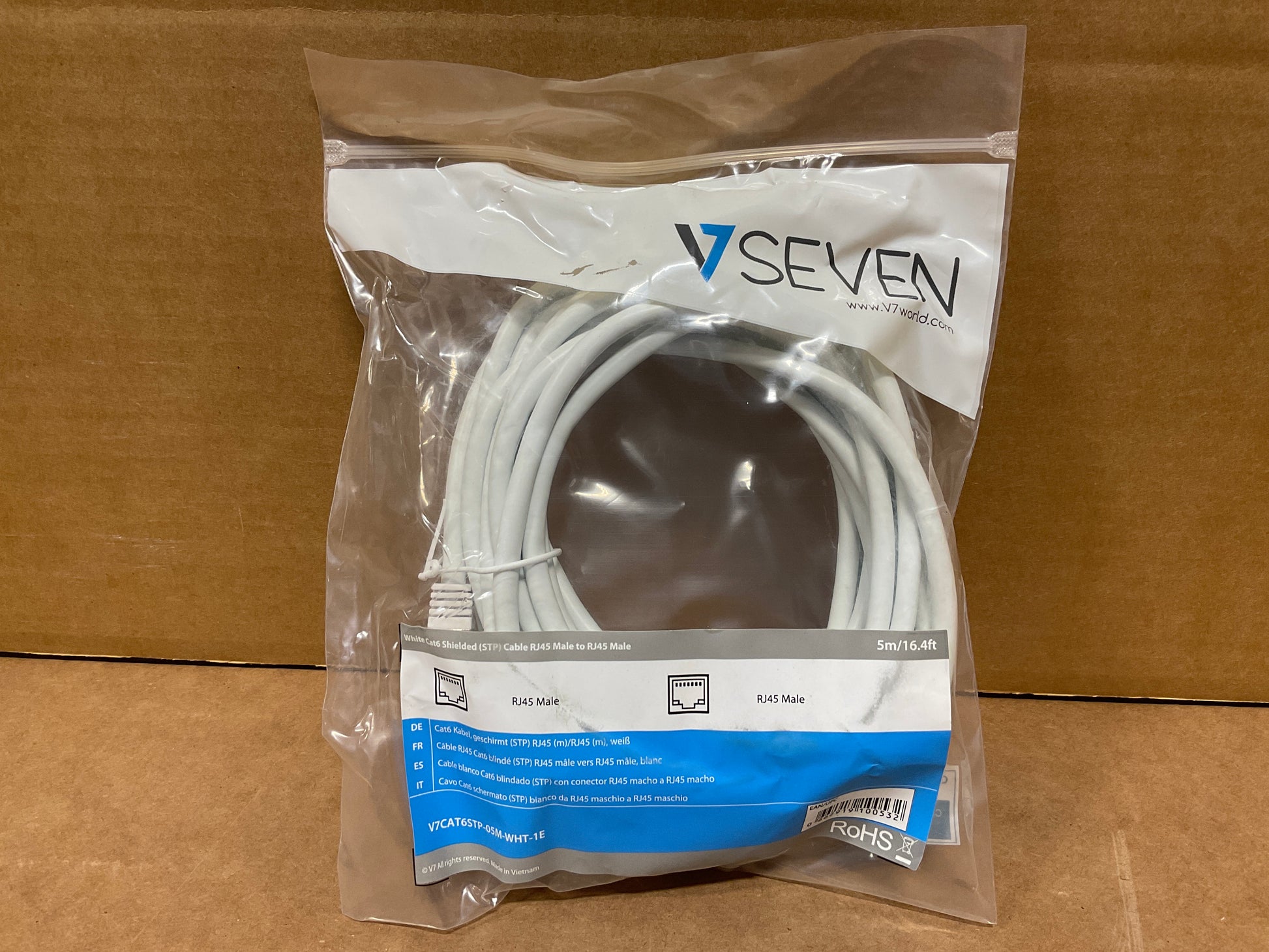 V7-STP-RJ45-CAT-6-Patch-Cable,-Snagless-Molded---5-meters--white-