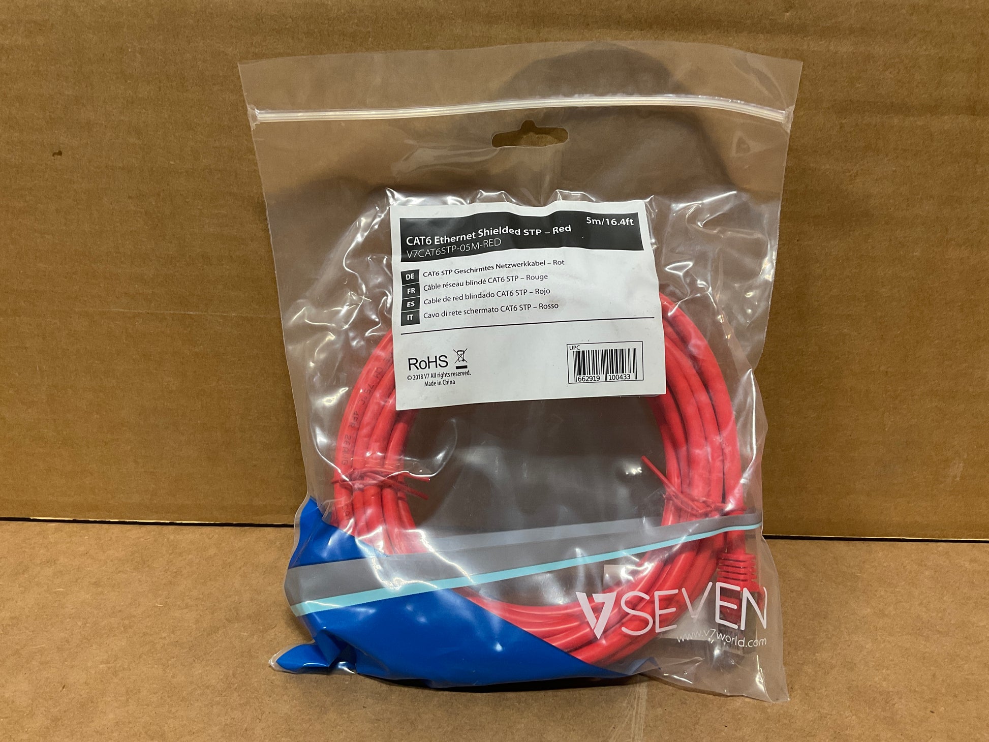 V7-STP-RJ45-CAT-6-Patch-Cable,-Snagless-Molded---5-meters--red-