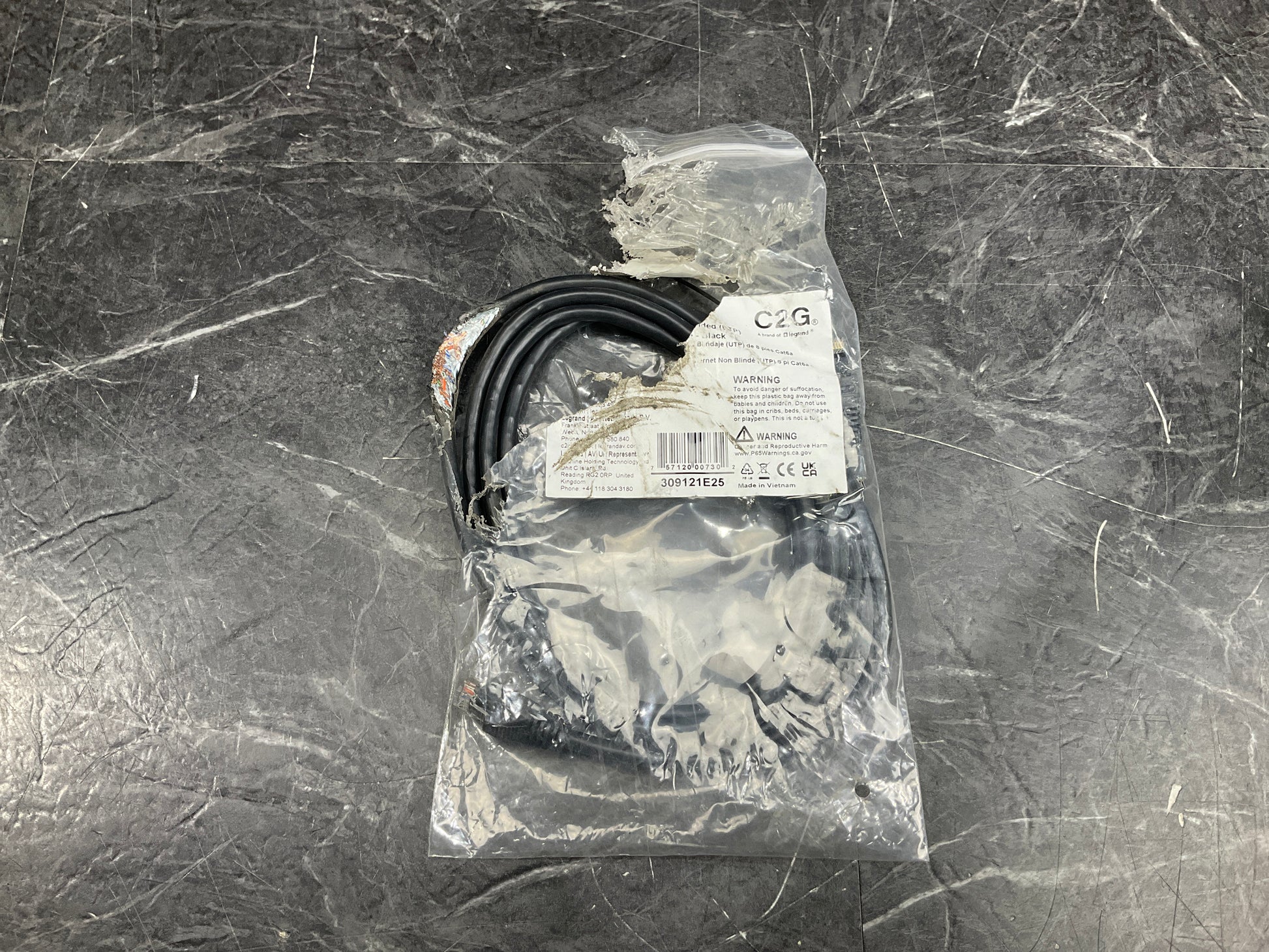 Cables-to-Go-RJ45-CAT-6-Patch-Cable,-Snagless-Molded---8-feet--black-