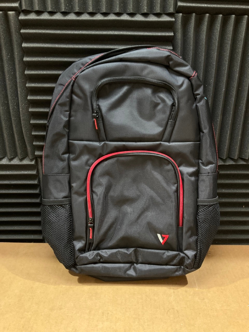 V7-Vantage-Laptop-Backpack--15--