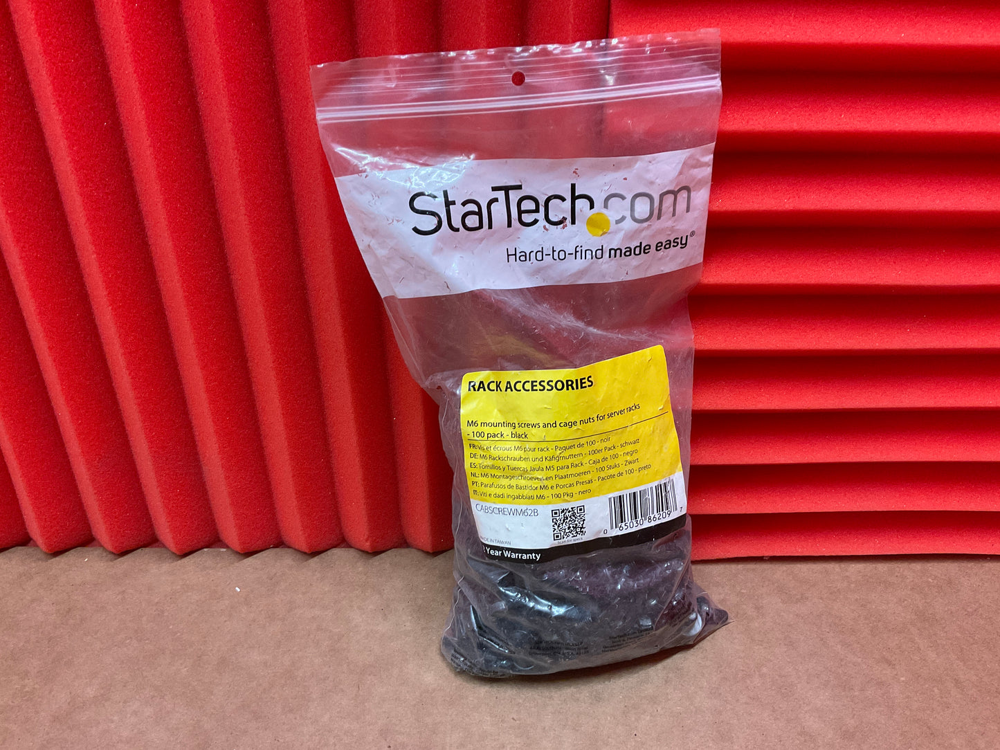 StarTech-Rack-Cage-Nuts-Hardware-Kit
