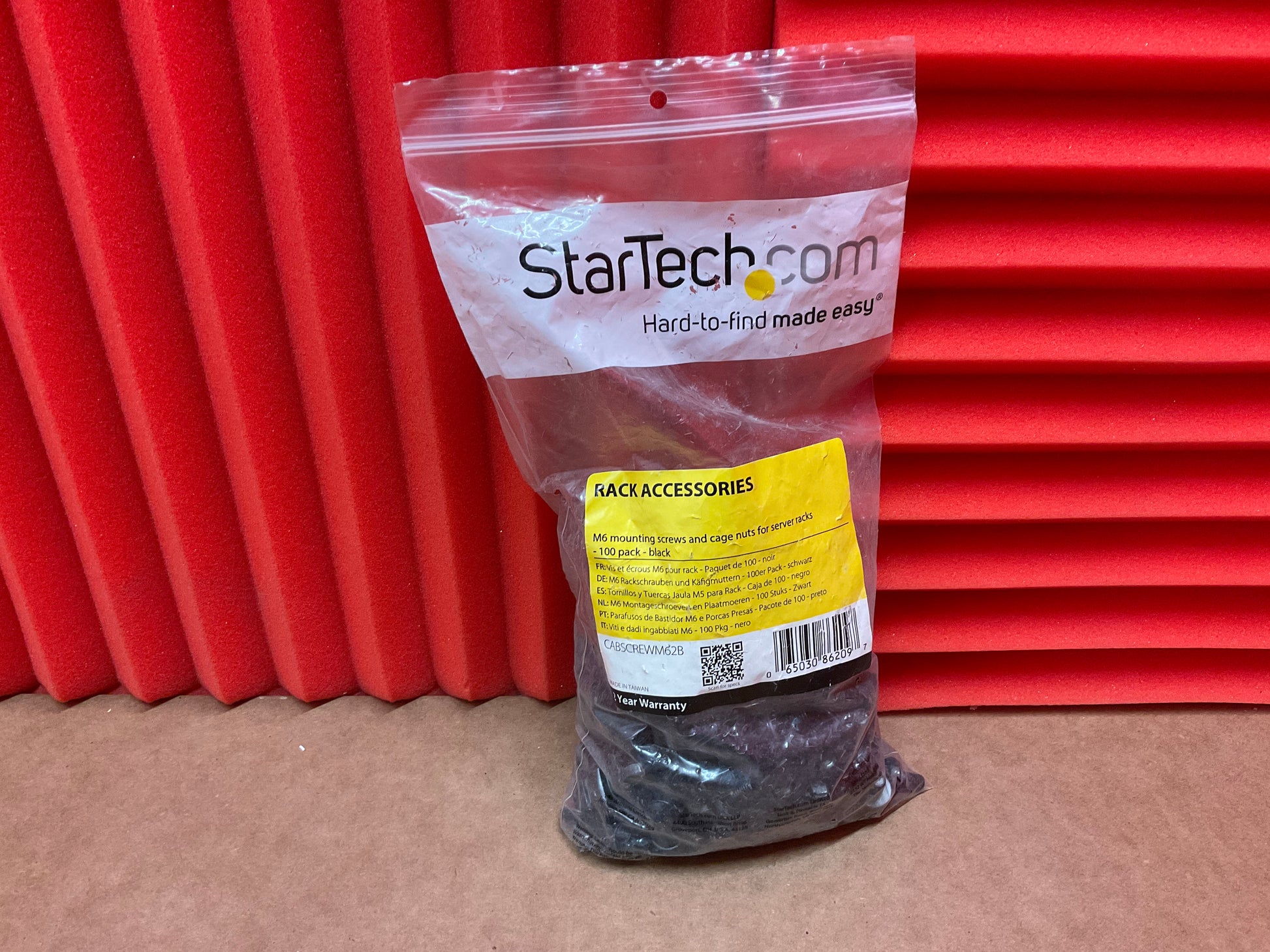 StarTech-Rack-Cage-Nuts-Hardware-Kit