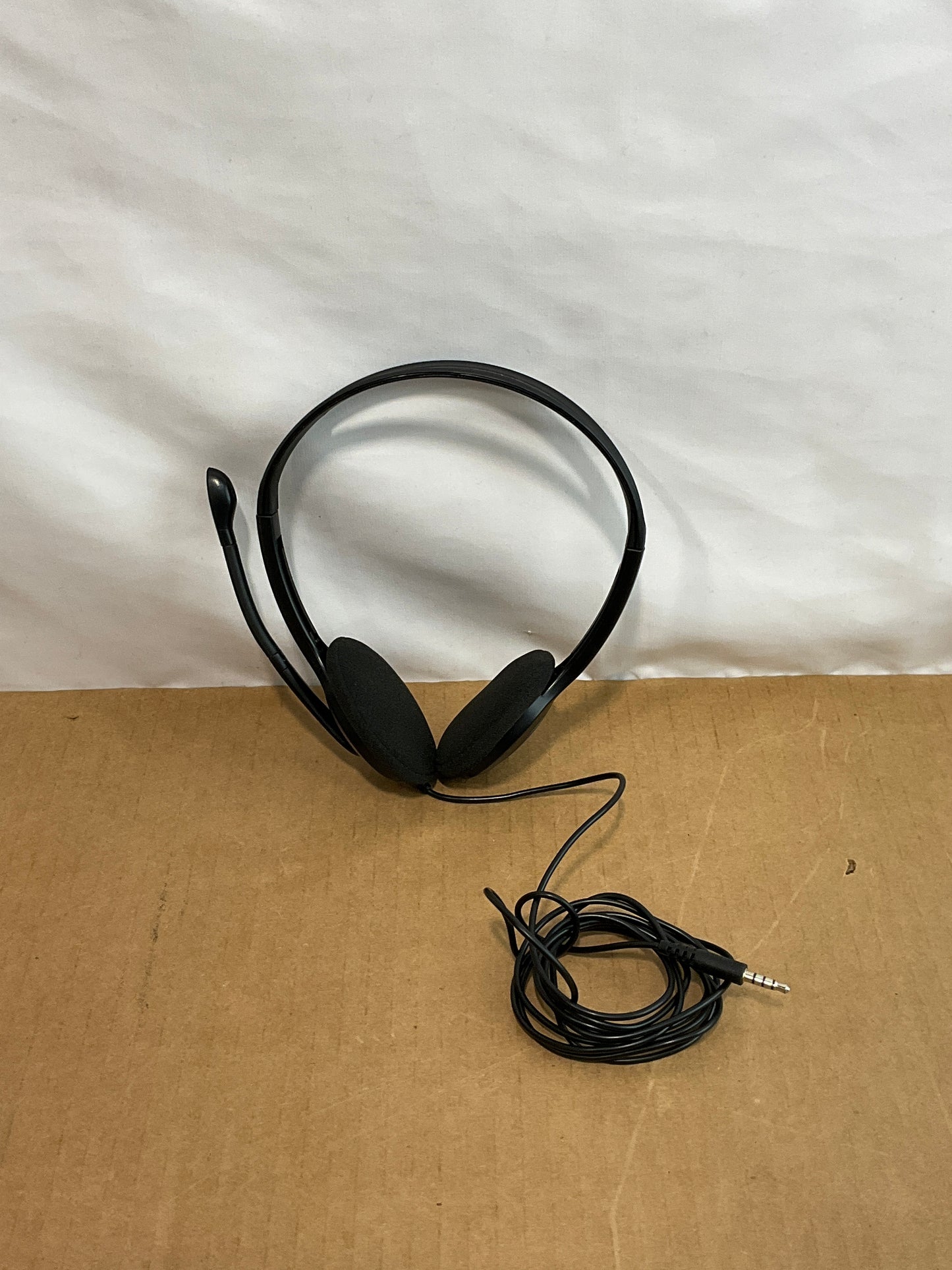 V7-Lightweight-Noise-Cancelling-Stereo-Headset