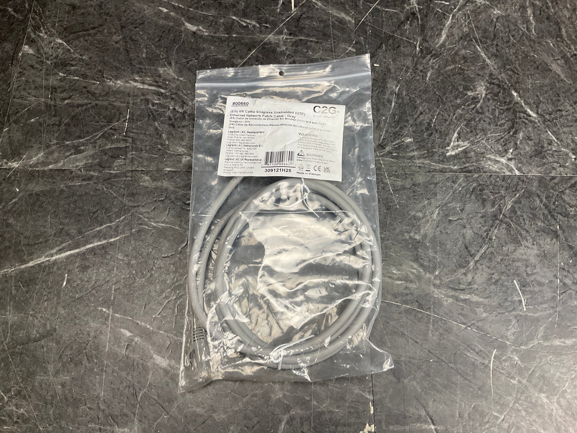 Cables-to-Go-CAT-6a-Patch-Cable,-Snagless-Molded---6-feet--gray-
