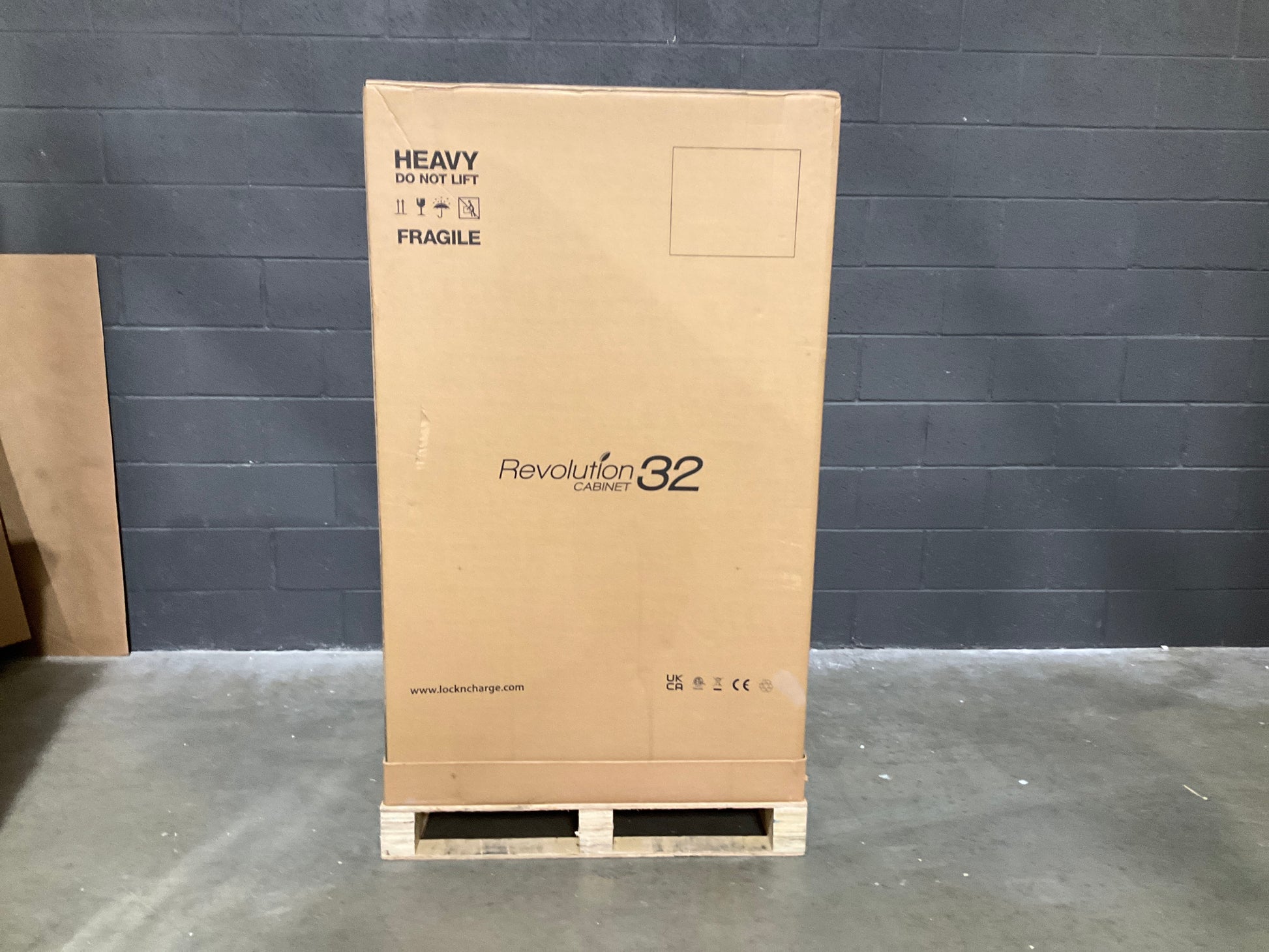 LocknCharge-Revolution-32-Charging-Cabinet