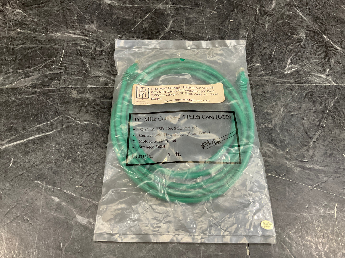 Cable-Manufacturing-RJ45-CAT-5e-Patch-Cable,-Snagless-Molded---7-Feet--green-