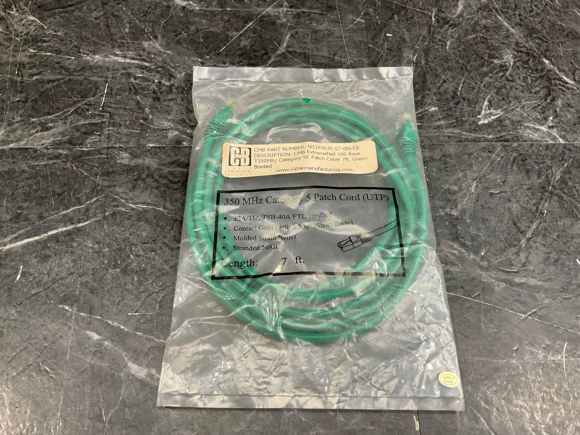 Cable-Manufacturing-RJ45-CAT-5e-Patch-Cable,-Snagless-Molded---7-Feet--green-