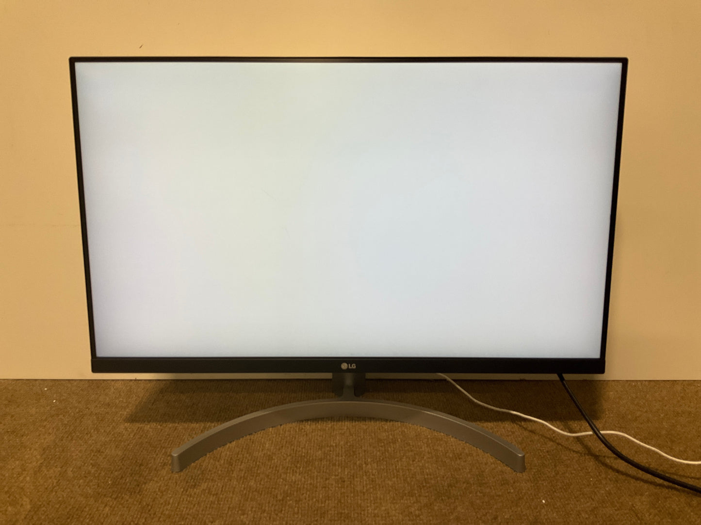 LG-27--LED-LCD-Monitor--1080p-