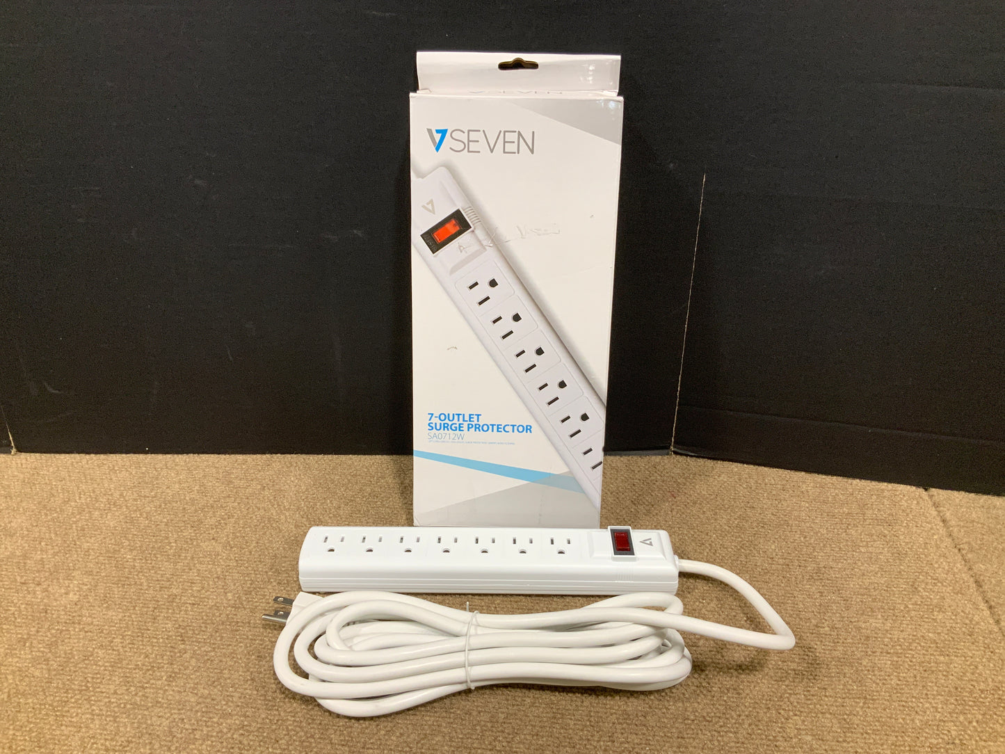 V7-Surge-Protector--7-outlet-