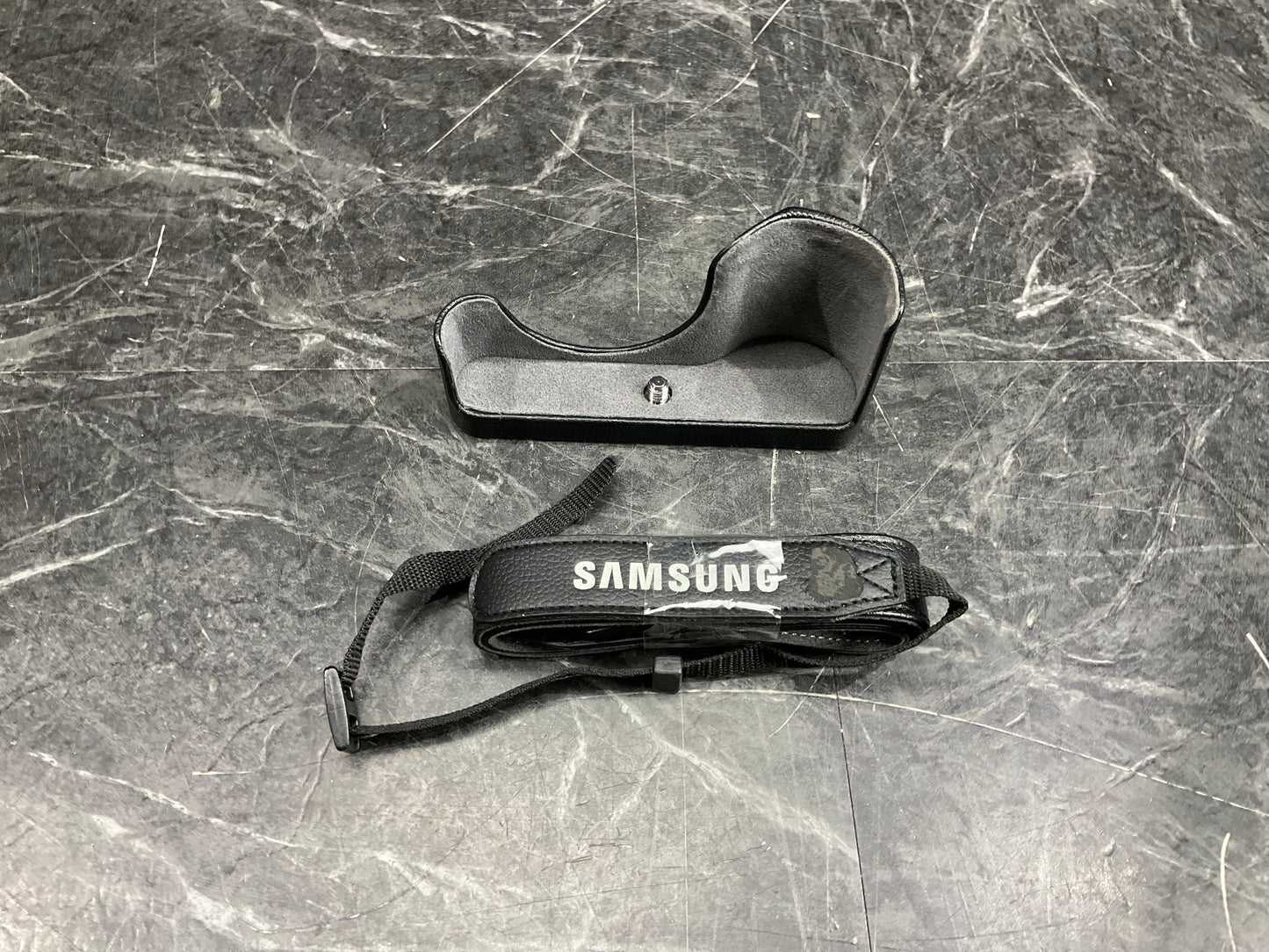 Samsung-Half-Jacket-Case--NX200---black-