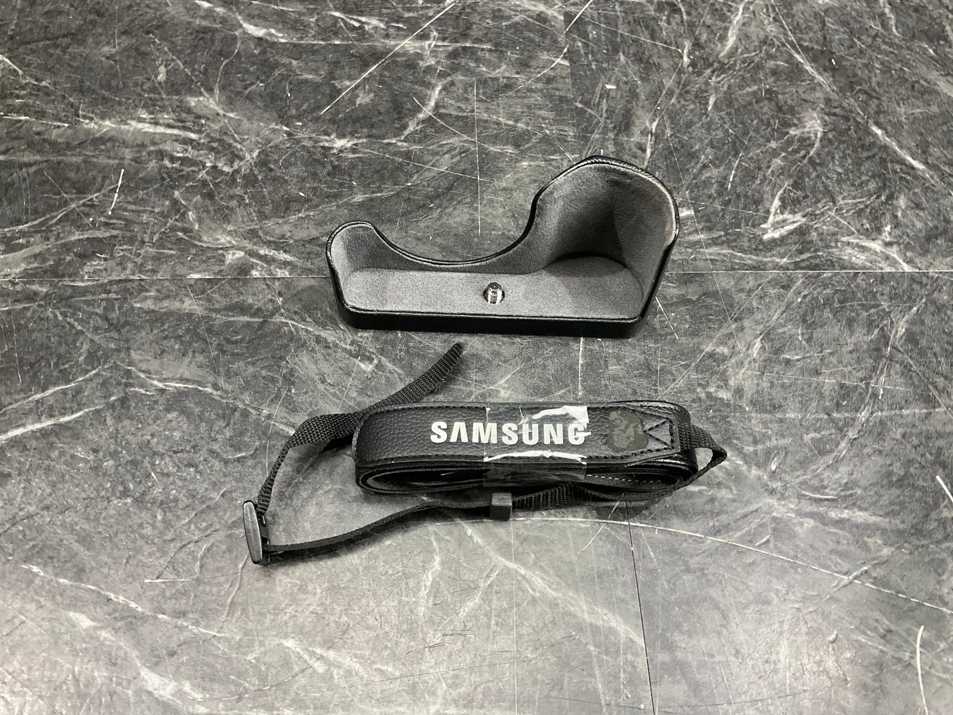 Samsung-Half-Jacket-Case--NX200---black-