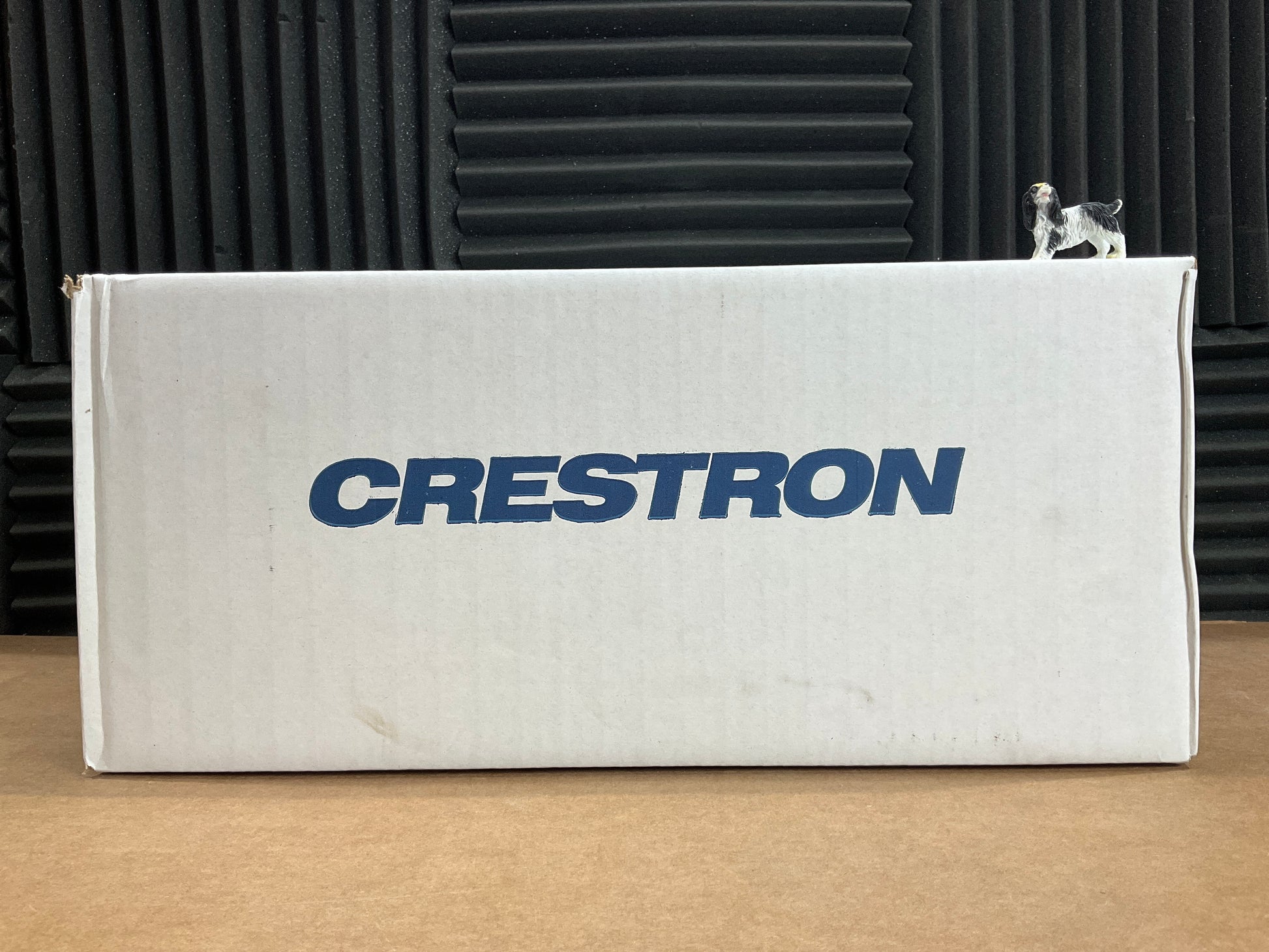 Crestron-7--Room-Scheduling-Touch-Screen-with-Light-Bar