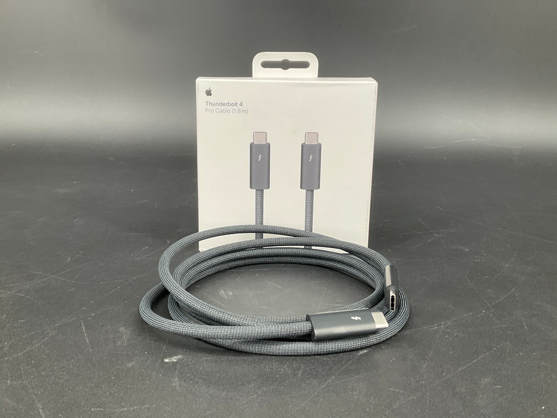 Apple-Thunderbolt4-Pro-Cable--1-8-meter---black-