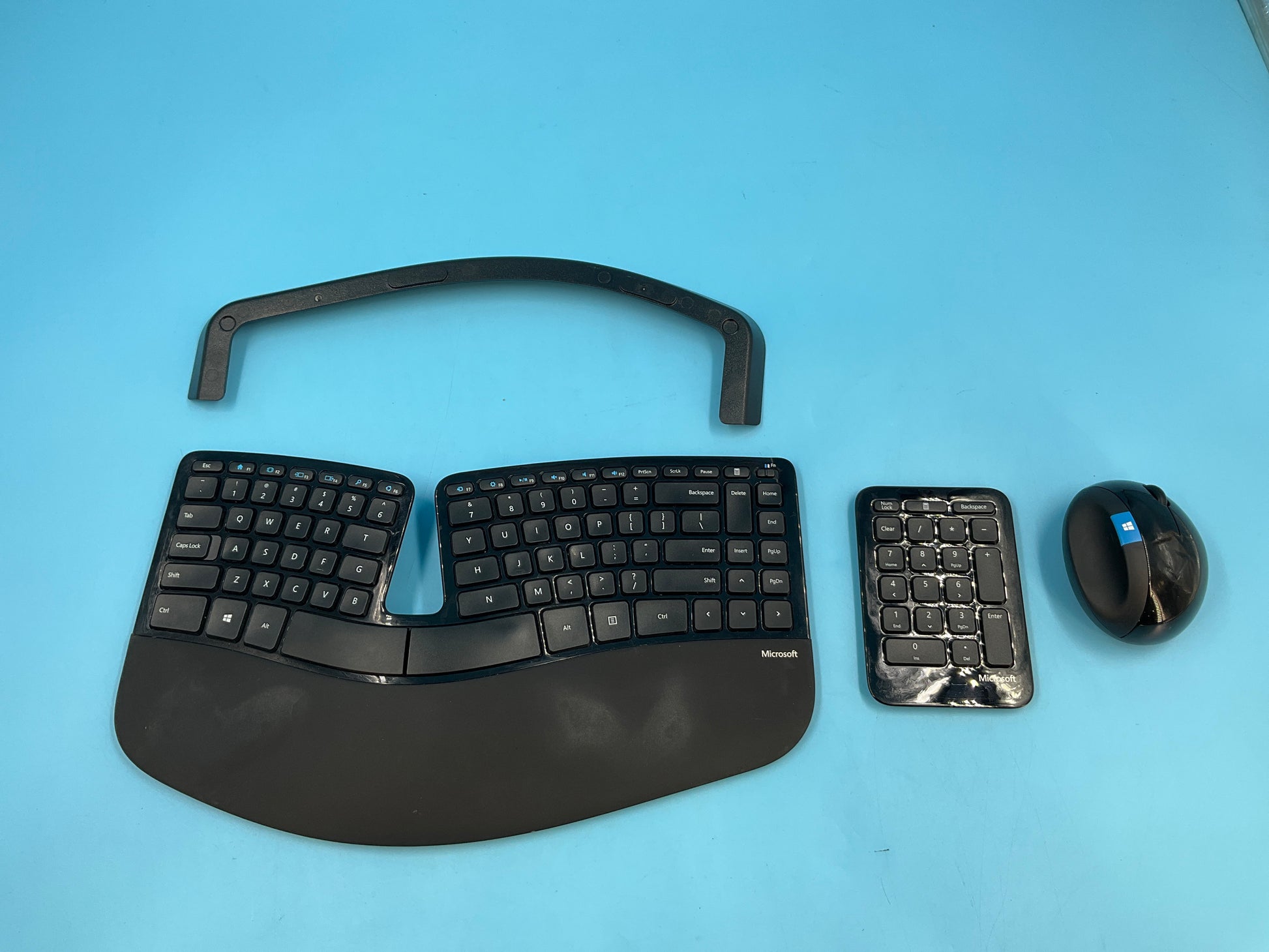 Microsoft-Wireless-Sculpt-Ergonomic-Keyboard-and-Mouse