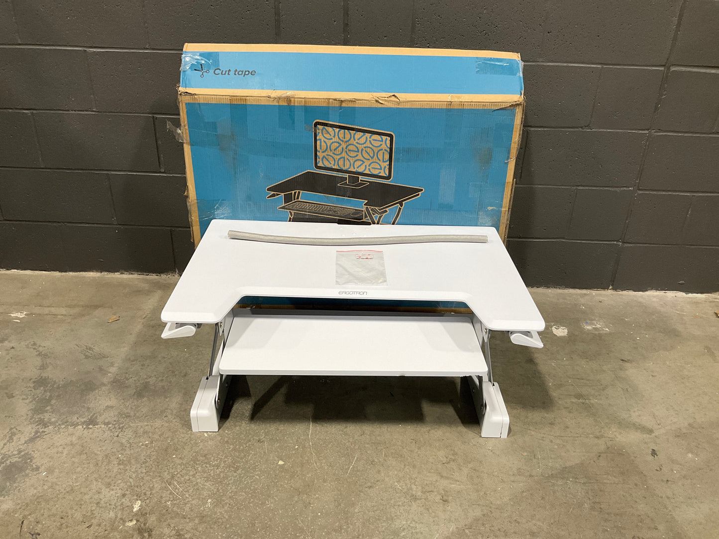 Ergotron-WorkFit-T-Sit-Stand-Workstation