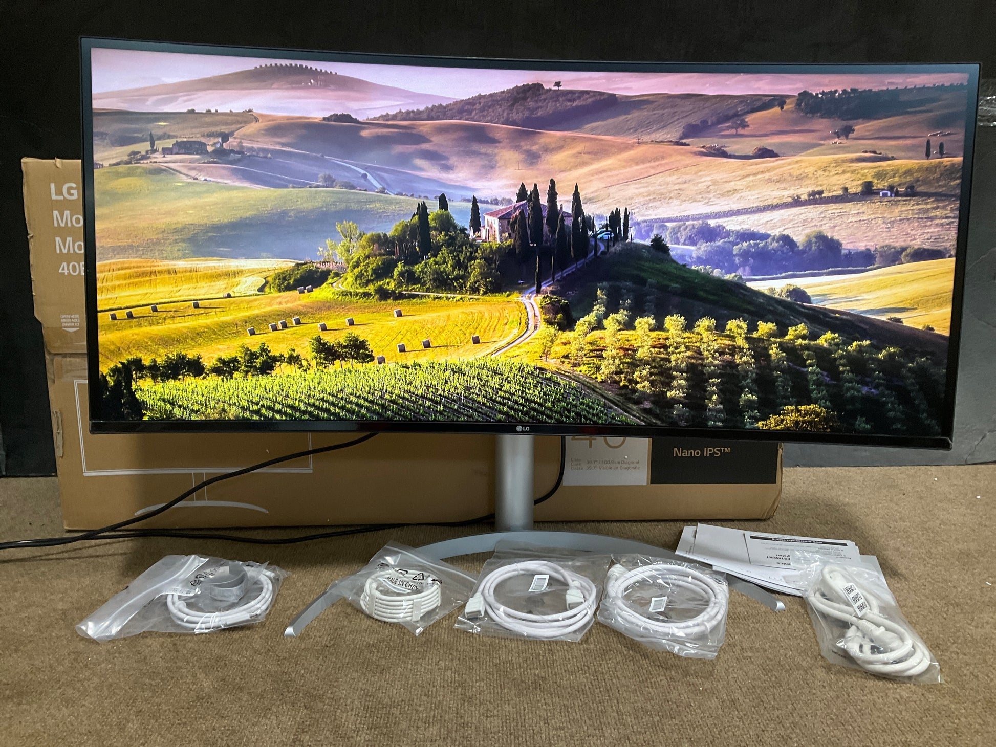 LG-40--Thunderbolt4-Curved-LED-LCD-Display--5K2K-