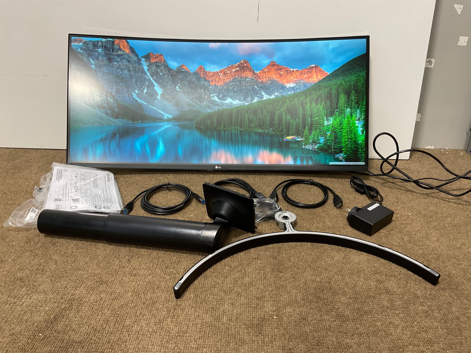 LG-35--Curved-LED-LCD-Monitor--UWQHD-