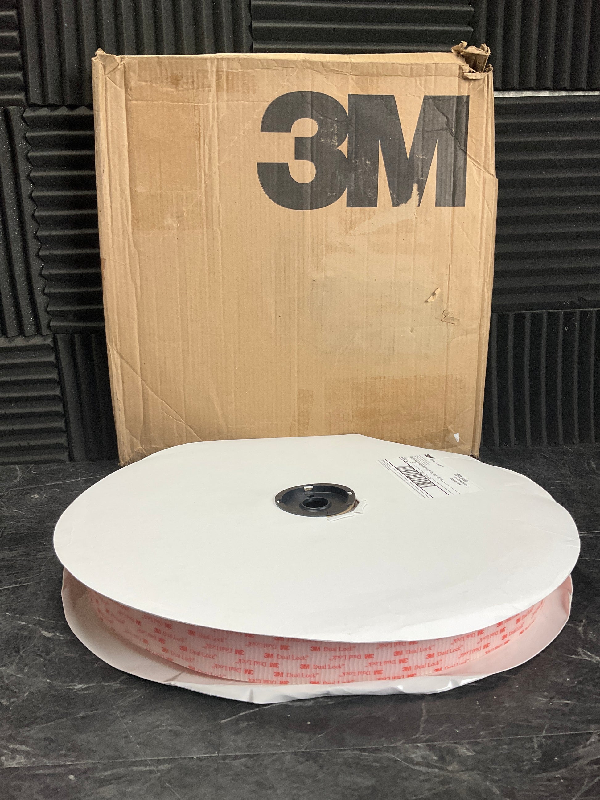 3M-Dual-Lock-Reclosable-Fastener--2-x50-yards-