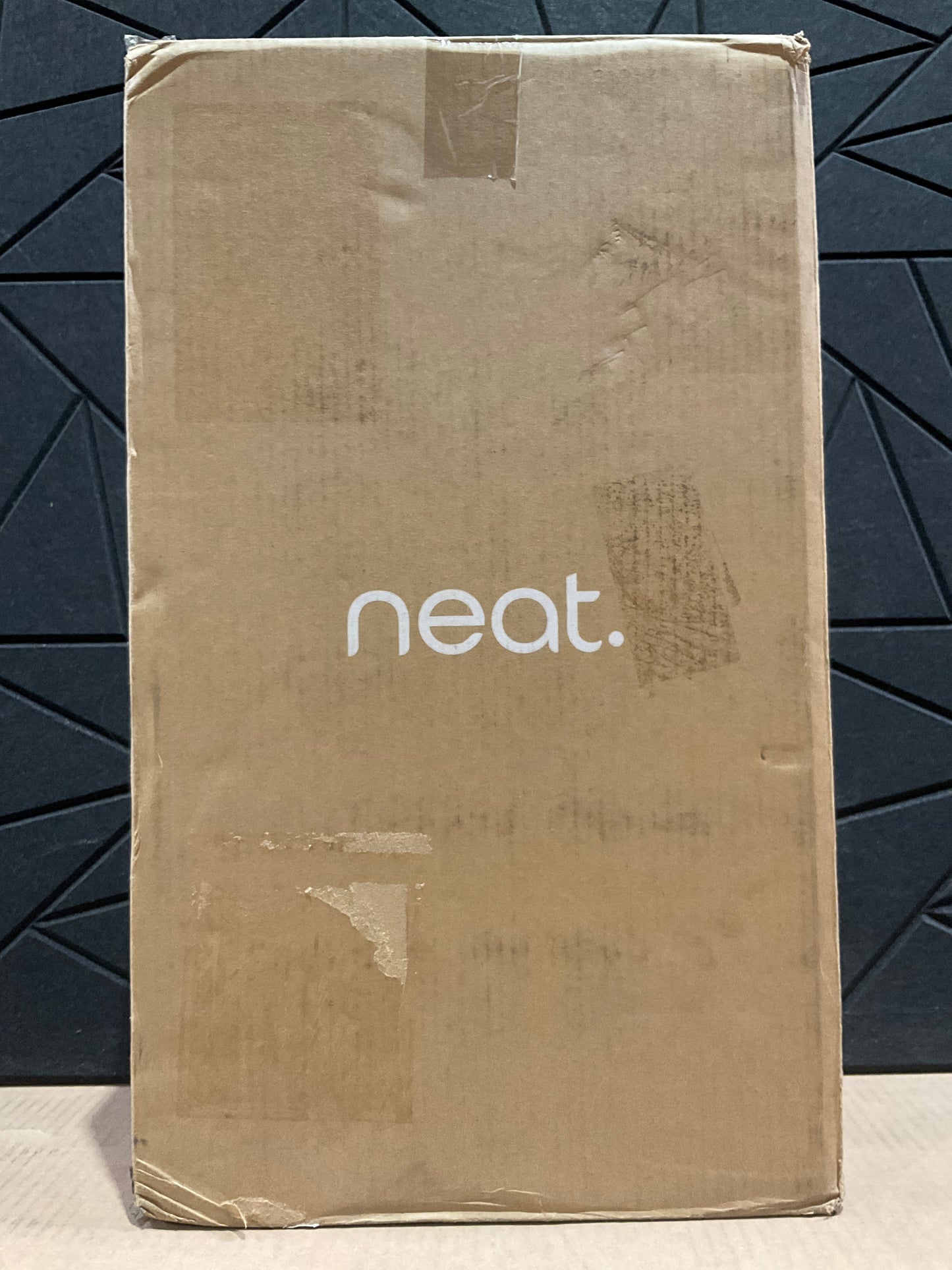 Neat-Frame-Meeting-Device