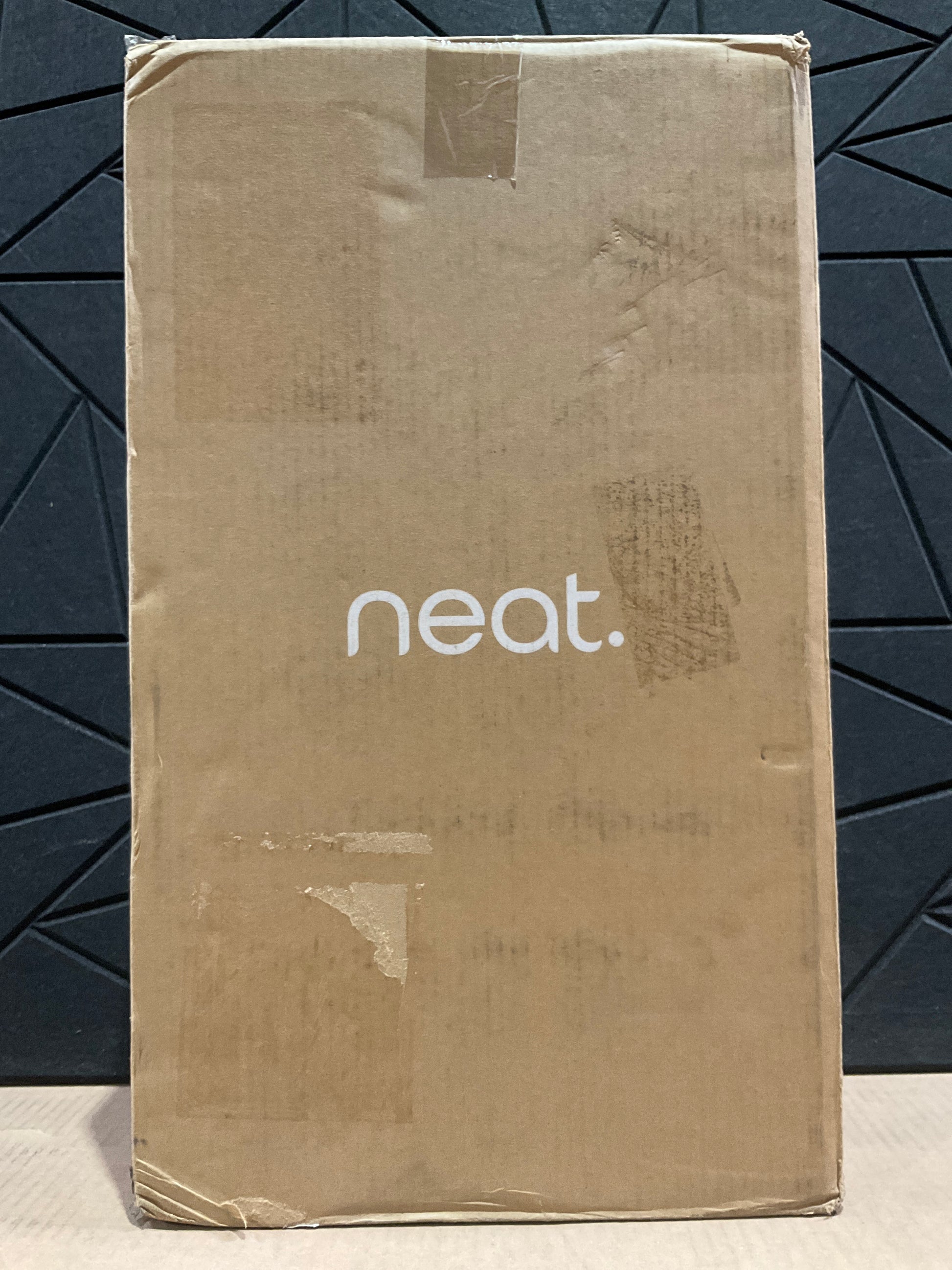 Neat-Frame-Meeting-Device