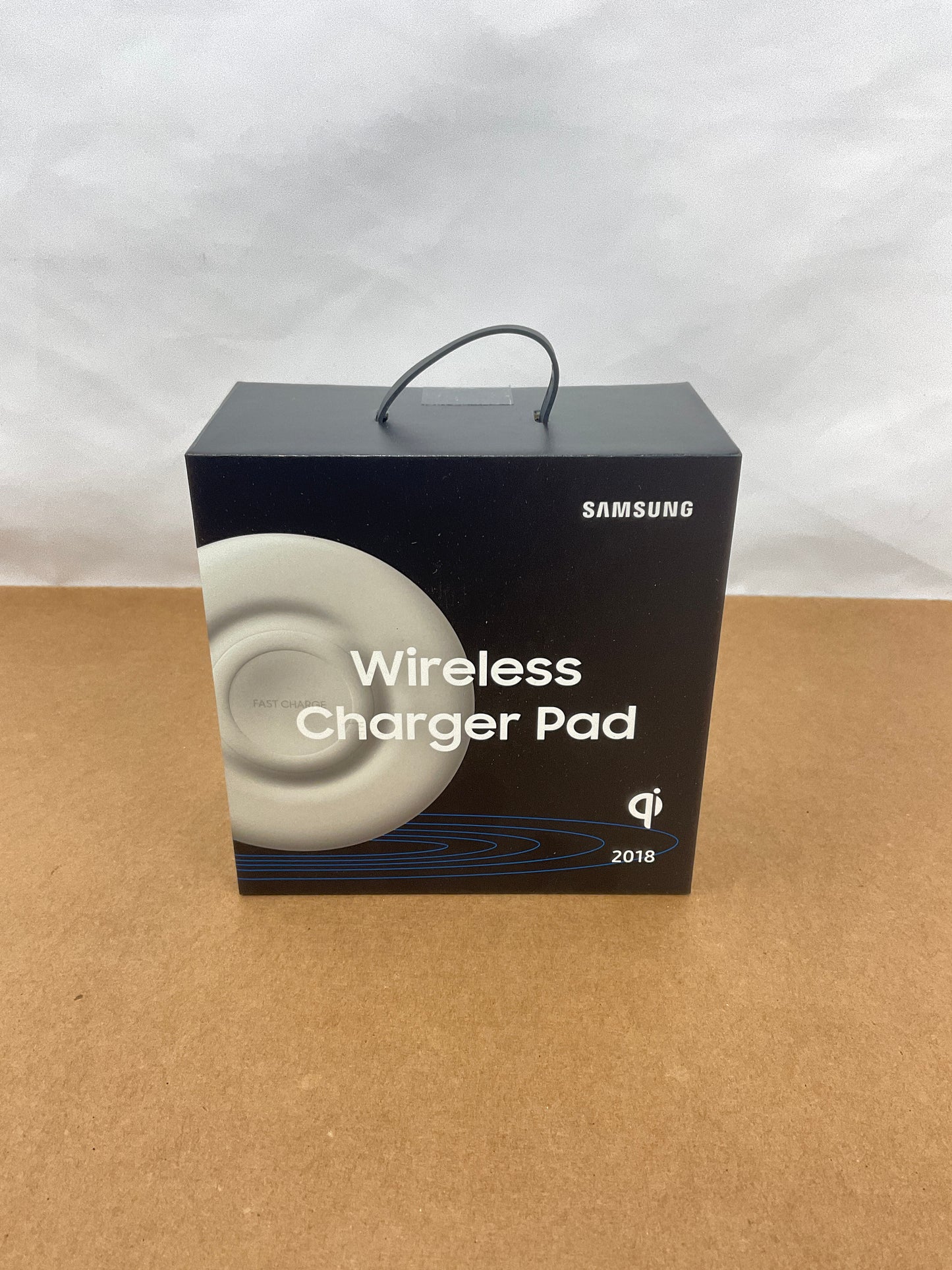 Samsung-Qi-Fast-Charge-Wireless-Charger-Pad-2018--white-