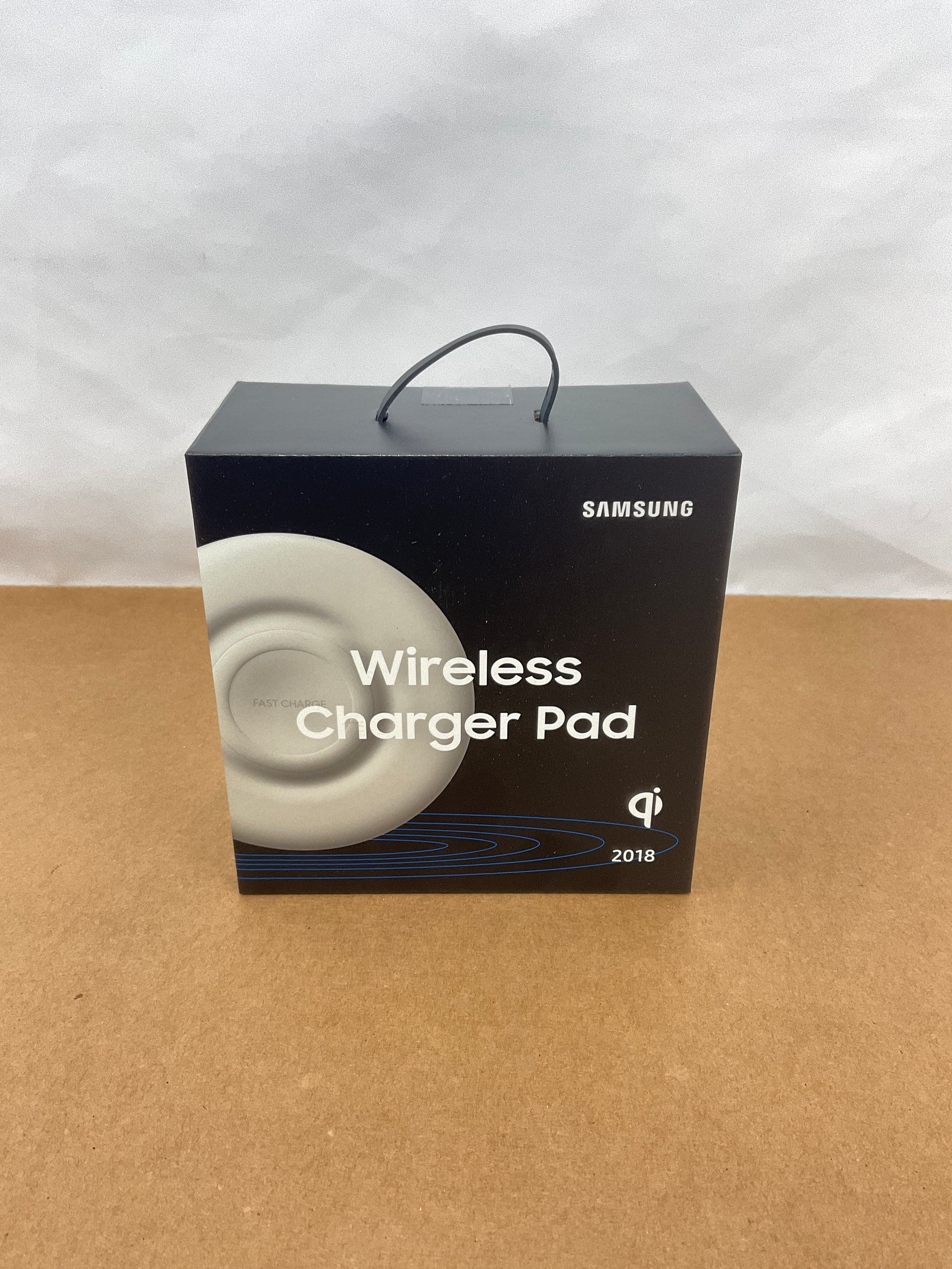 Samsung-Qi-Fast-Charge-Wireless-Charger-Pad-2018--white-