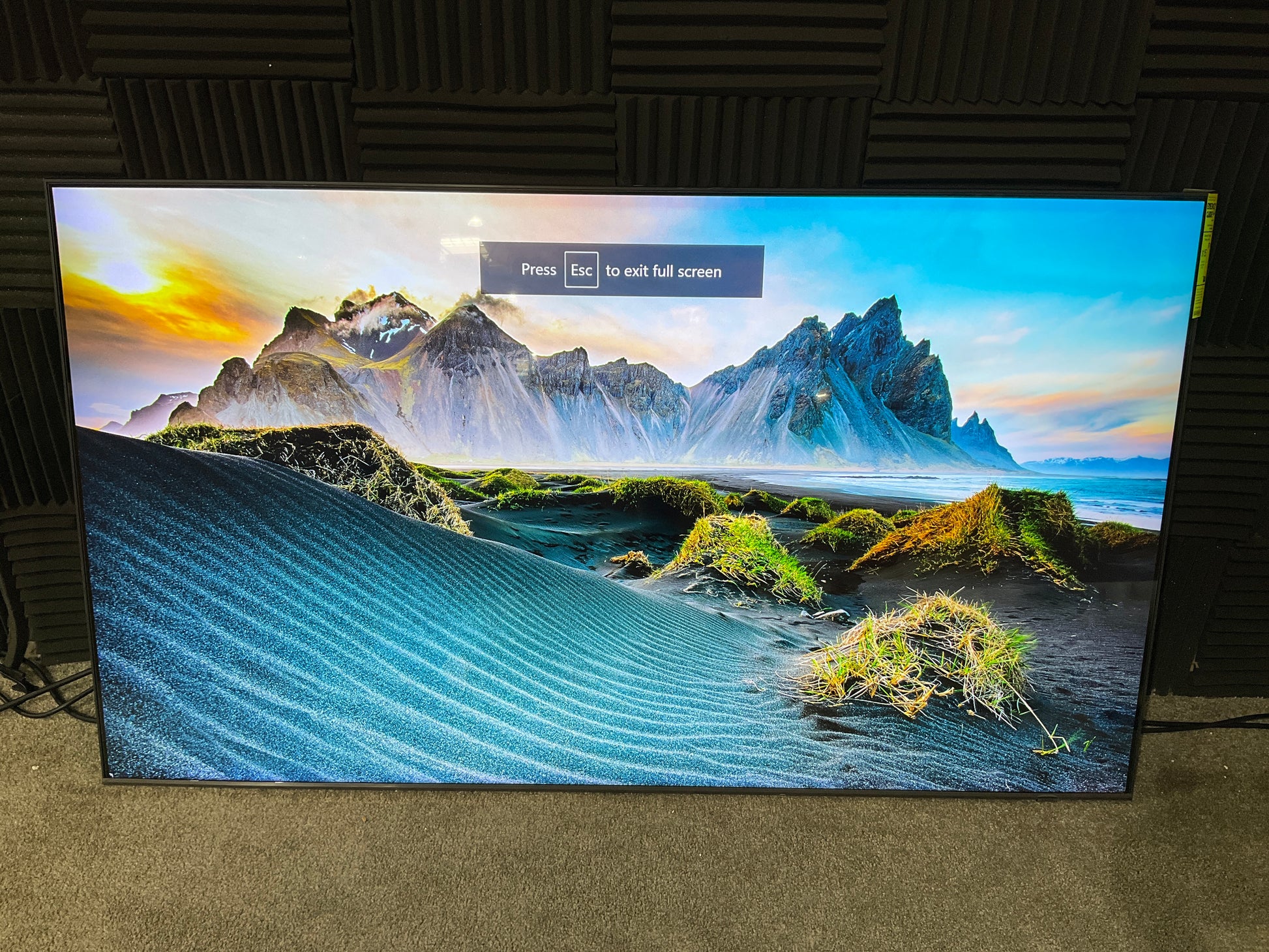 Samsung-Q60B-65--QLED-Smart-TV--4K-