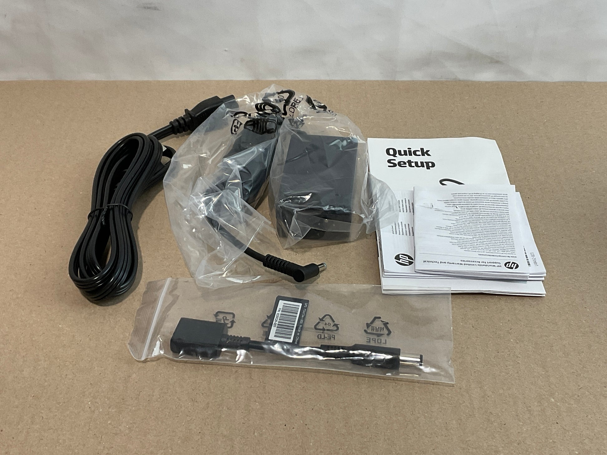 HP-AC-Adapter--65-watt-