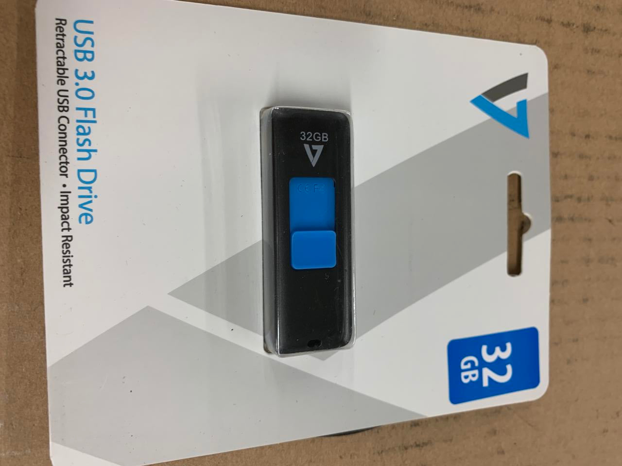 V7-32GB-USB3-Flash-Drive--black-