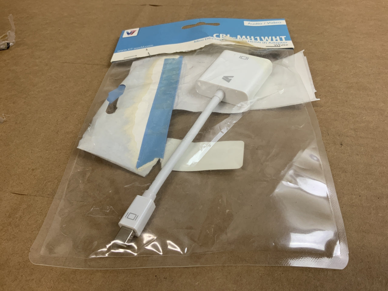 V7-Mini-DisplayPort-to-HDMI-Adapter